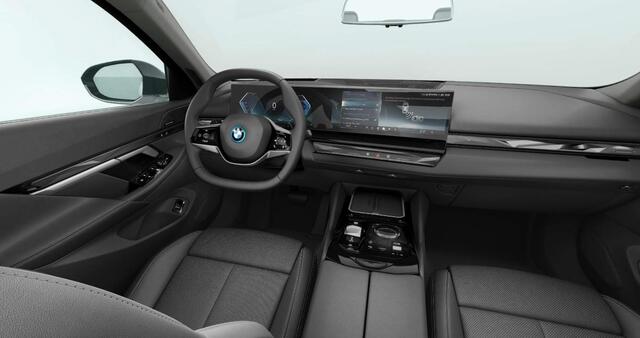 BMW 5-SERIE 530e Panoramadak - Harman Kardon - Driving Assistant Plus - Parking Assistant Plus - Stuurwielrandverwarming - Adaptieve LED koplampen