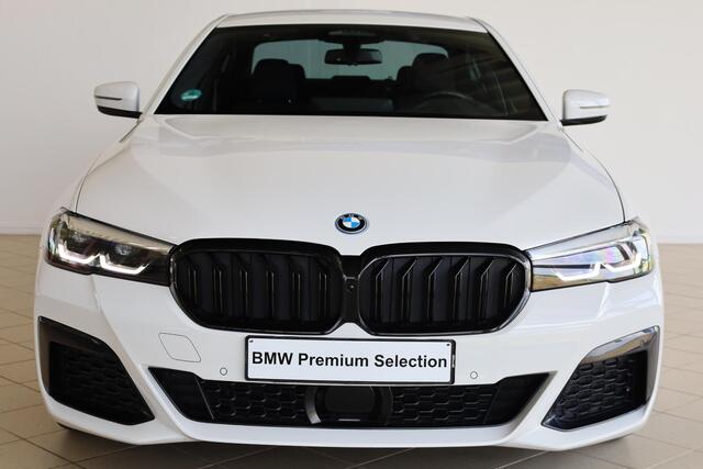 BMW 5-SERIE Sedan 545e xDrive High Executive | M Sportpakket | Adaptieve Cruise Control | Stuurwiel verwarming | 19'' LMV