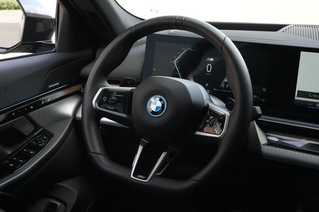 BMW 5-SERIE 530e M Sport Edition 300pk Panoramadak/DrivingAssistProf/360Camera