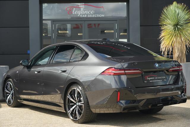 BMW 5-SERIE 530e M Sport Edition 300pk Panoramadak/DrivingAssistProf/360Camera