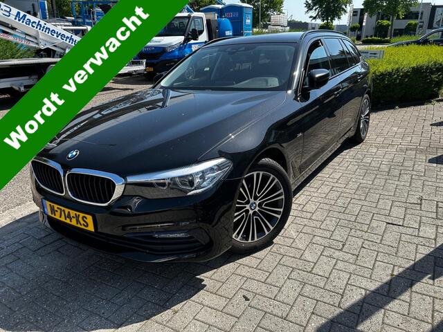 BMW 5-SERIE Touring 520i High Executive 19inch Sportstoelen Getint Glas