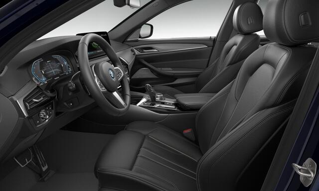 BMW 5-SERIE Touring 530e xDrive M-Sport - Trekhaak - Driving Ass Prof - Head-Up - Harman Kardon