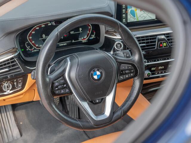 BMW 5-SERIE Touring 520i High Executive | Elc trekhaak | Memory | 360° Camera