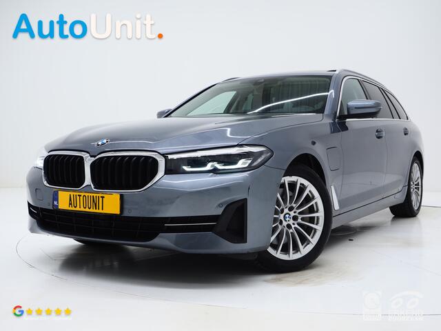BMW 5-SERIE Touring 530e | Panoramadak | Leder | Camera | Sfeerlicht | Keyless | Stoelverwarming | Cruise | Carplay