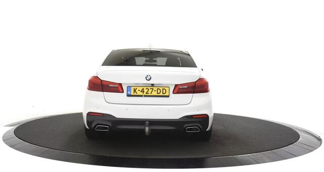 BMW 5-SERIE 520d xDrive High Executive Trekhaak / Leer / Navigatie