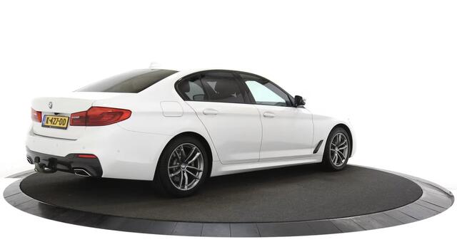BMW 5-SERIE 520d xDrive High Executive Trekhaak / Leer / Navigatie