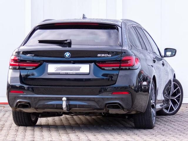 BMW 5-SERIE Touring 530e xDrive M-SPORT ** LASER, LEDER, PANO, TREKH, HuD, MEMORY, 19-inch LMV ** Slechts 11.374km. - ¤ 44.000,= onder NP ** ** INFORMEER OOK NAAR ONZE AANTREKKELIJKE FINANCIAL-LEASE TARIEVEN **