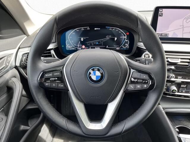 BMW 5-SERIE Touring 530e ** LASER, NAVI+, DAKOTA LEDER, PANORAMA, HuD, KEYLESS, MEM, 42k onder NP ** 1e EIG - UNFALLFREI - BMW GAR ** ** INFORMEER OOK NAAR ONZE AANTREKKELIJKE FINANCIAL-LEASE TARIEVEN **
