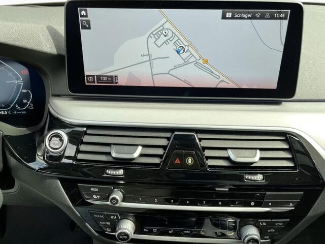 BMW 5-SERIE Touring 530e ** LASER, NAVI+, DAKOTA LEDER, PANORAMA, HuD, KEYLESS, MEM, 42k onder NP ** 1e EIG - UNFALLFREI - BMW GAR ** ** INFORMEER OOK NAAR ONZE AANTREKKELIJKE FINANCIAL-LEASE TARIEVEN **