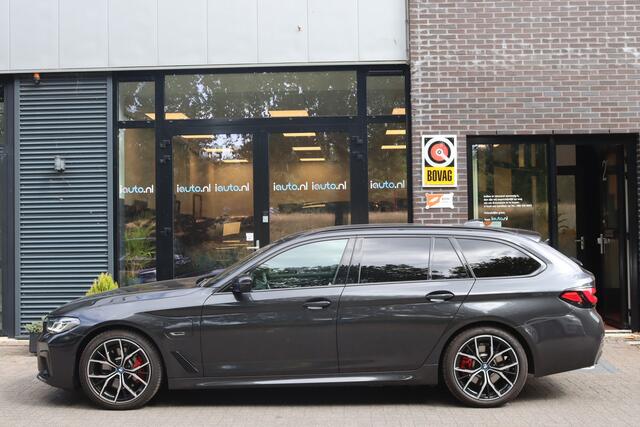 BMW 5-SERIE Touring 530e M-Sport Shadow Line Laser LED/HK/Head-up/ACC/Virtual Cockpit+/Camera/Leder Dakota/4-Zone ECC/Trekhaak wegkl.