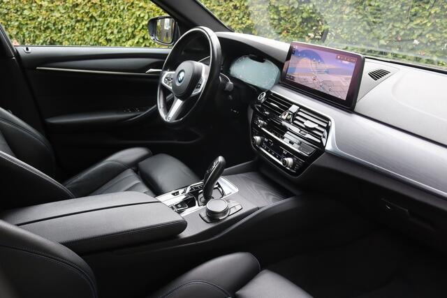 BMW 5-SERIE Touring 530e M-Sport Shadow Line Laser LED/HK/Head-up/ACC/Virtual Cockpit+/Camera/Leder Dakota/4-Zone ECC/Trekhaak wegkl.