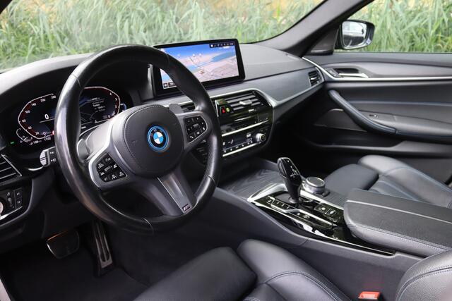 BMW 5-SERIE Touring 530e M-Sport Shadow Line Laser LED/HK/Head-up/ACC/Virtual Cockpit+/Camera/Leder Dakota/4-Zone ECC/Trekhaak wegkl.