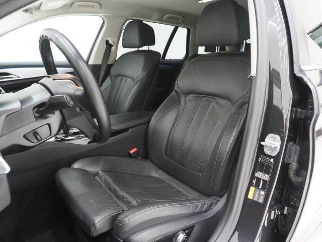 BMW 5-SERIE Touring 530e | Leder | Memory | Stoelventilatie | Adaptive Cruise | Camera | Sfeerlicht | Dodehoek