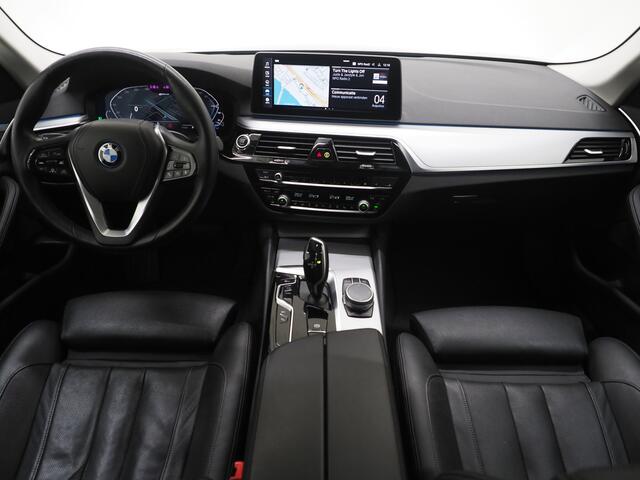 BMW 5-SERIE Touring 530e | Leder | Memory | Stoelventilatie | Adaptive Cruise | Camera | Sfeerlicht | Dodehoek