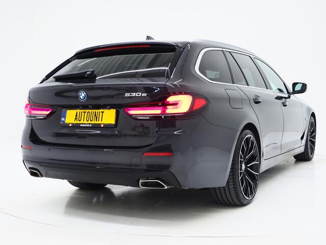 BMW 5-SERIE Touring 530e | Leder | Memory | Stoelventilatie | Adaptive Cruise | Camera | Sfeerlicht | Dodehoek