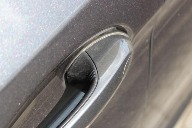 BMW 5-SERIE 530i M Sport Automaat / Schuif-kanteldak / Achteruitrijcamera / Comfortstoelen / Comfort Access / Active Cruise Control / Adaptieve LED / Head-Up