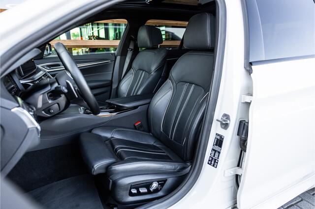 BMW 5-SERIE Touring 530i xDrive Business Edition Plus - Origineel NL | M Sport | Panorama | Memory | Stuurverwarming