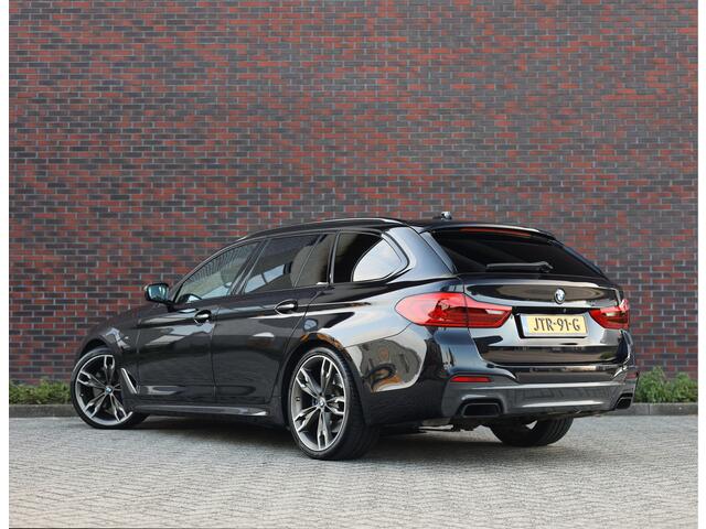BMW 5-SERIE Touring M550d xDrive | Pano - Trekhaak - HUD