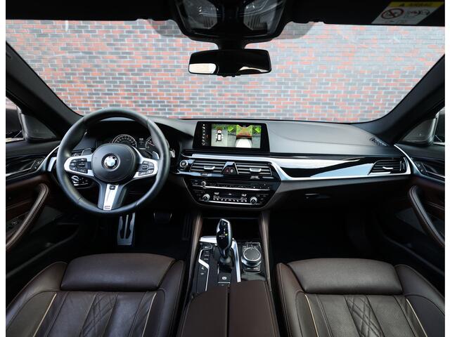 BMW 5-SERIE Touring M550d xDrive | Pano - Trekhaak - HUD