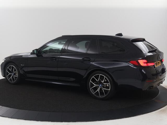 BMW 5-SERIE Touring 530e Business Edition Plus | SOH 90% | Panoramadak | Harman/Kardon | Leder | Stoel & stuurverwarming | Achterbank verwarming | Adaptive cruise | Camera | Carplay | Trekhaak |