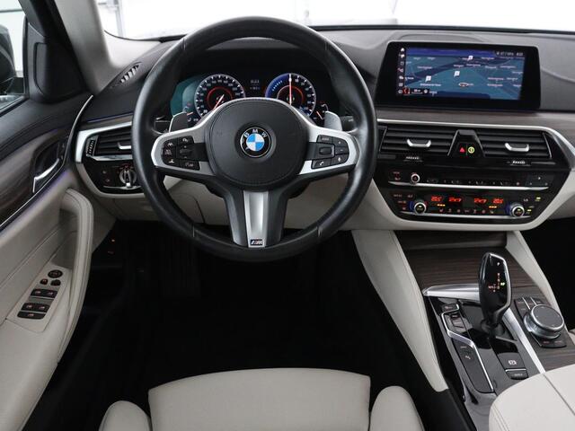 BMW 5-SERIE 530e iPerformance High Executive | Leder | Elektrische stoelen | Stoelverwarming | Sfeerverlichting | Adaptive cruise | Carplay | Climate control | Camera | Park assist | PHEV