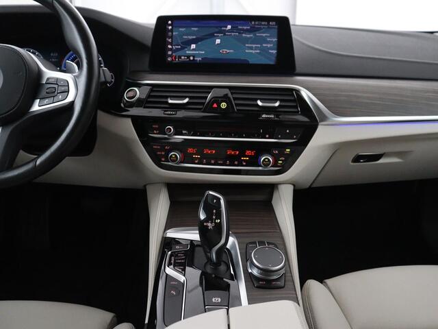 BMW 5-SERIE 530e iPerformance High Executive | Leder | Elektrische stoelen | Stoelverwarming | Sfeerverlichting | Adaptive cruise | Carplay | Climate control | Camera | Park assist | PHEV