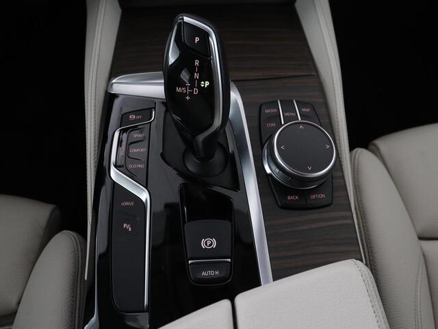 BMW 5-SERIE 530e iPerformance High Executive | Leder | Elektrische stoelen | Stoelverwarming | Sfeerverlichting | Adaptive cruise | Carplay | Climate control | Camera | Park assist | PHEV