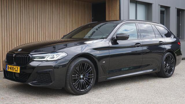 BMW 5-SERIE Touring 530i 252pk xDrive High Executive M-sport 3x Pano 360 cam Hud Elek haak *89057* Laser light Stoelverw Keyless Leder 19 inch LM