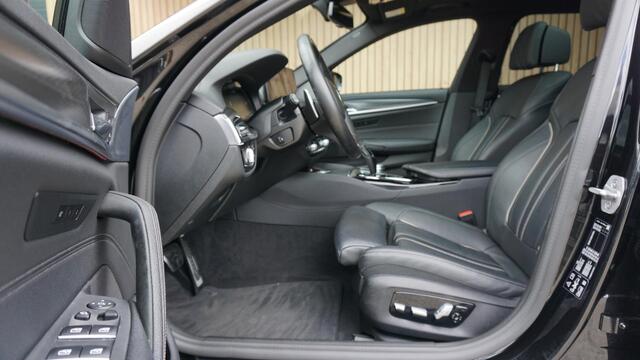 BMW 5-SERIE Touring 530i 252pk xDrive High Executive M-sport 3x Pano 360 cam Hud Elek haak *89057* Laser light Stoelverw Keyless Leder 19 inch LM