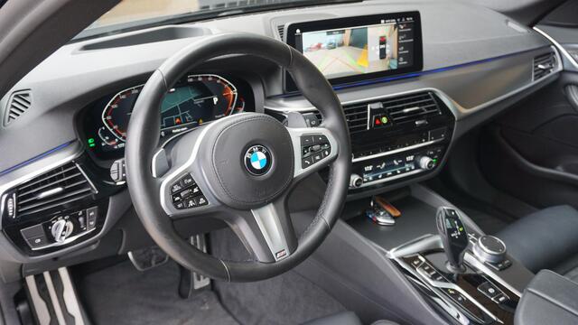 BMW 5-SERIE Touring 530i 252pk xDrive High Executive M-sport 3x Pano 360 cam Hud Elek haak *89057* Laser light Stoelverw Keyless Leder 19 inch LM