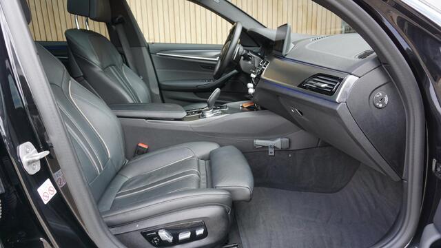 BMW 5-SERIE Touring 530i 252pk xDrive High Executive M-sport 3x Pano 360 cam Hud Elek haak *89057* Laser light Stoelverw Keyless Leder 19 inch LM