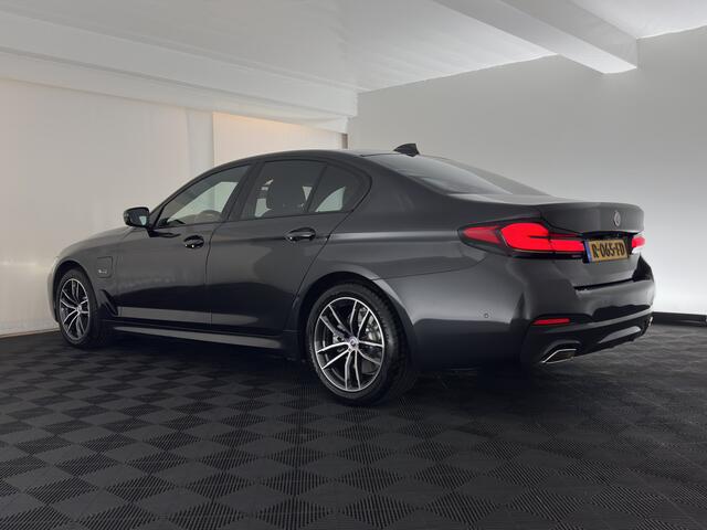 BMW 5-SERIE 530e Business Edition Plus M-Sportpack (Plug-in) (INCL.BTW) *LEATHER | FULL-LED | MEMORY-PACK | DIGI-COCKPIT | HIFI-SOUND | CAMERA | NAVI-FULLMAP | PRIVACY-GLASS | SHIFT-PADDLES | ECC | PDC | CRUISE | 18''ALU*