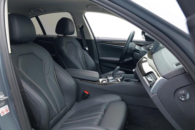 BMW 5-SERIE 530e Luxury line | Luxury Line | Memory seats | Nieuwe all-season banden