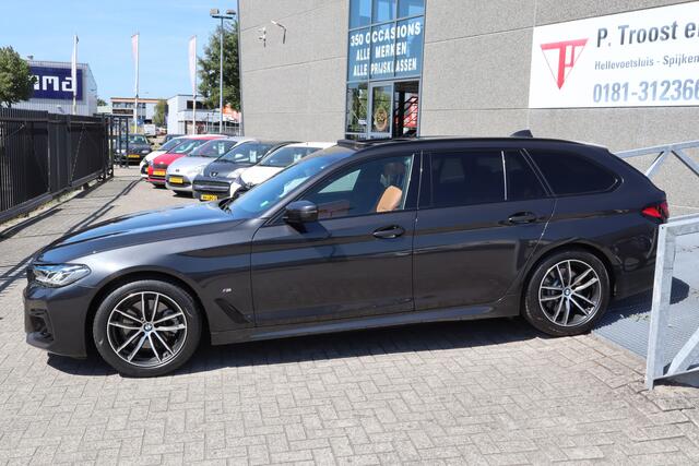 BMW 5-SERIE Touring 520i High Executive M Sport | Facelift | Panoramadak | Luxe lederen bekleding | Laser-LED | Nederlands geleverd | Memory seats | Sfeerverlichting | Apple carplay | Adaptief onderstel | Keyless | Cruise control | Climate control | Stoelverwarming | Unieke