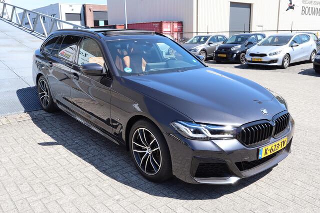 BMW 5-SERIE Touring 520i High Executive M Sport | Facelift | Panoramadak | Luxe lederen bekleding | Laser-LED | Nederlands geleverd | Memory seats | Sfeerverlichting | Apple carplay | Adaptief onderstel | Keyless | Cruise control | Climate control | Stoelverwarming | Unieke
