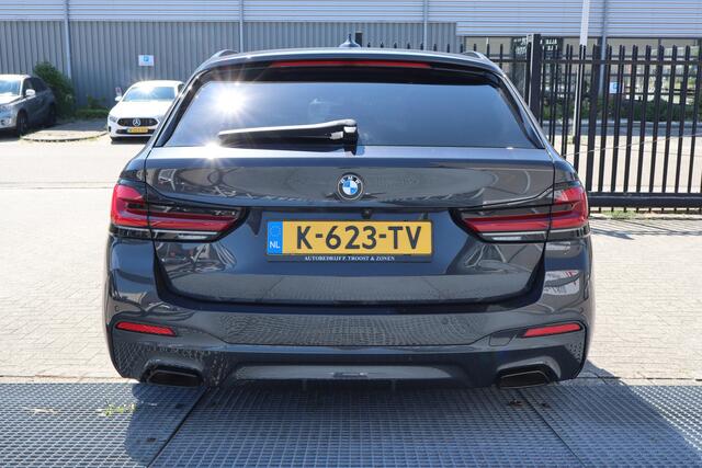 BMW 5-SERIE Touring 520i High Executive M Sport | Facelift | Panoramadak | Luxe lederen bekleding | Laser-LED | Nederlands geleverd | Memory seats | Sfeerverlichting | Apple carplay | Adaptief onderstel | Keyless | Cruise control | Climate control | Stoelverwarming | Unieke