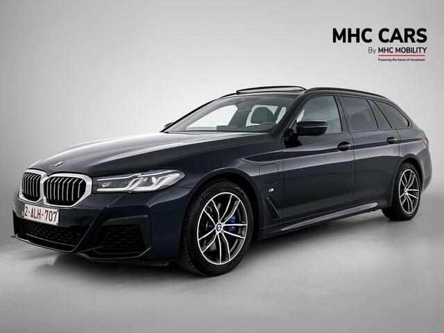 BMW 5-SERIE Touring 530e High Executive | Trekhaak | Panoramadak | HIFI |