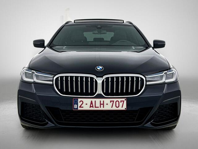 BMW 5-SERIE Touring 530e High Executive | Trekhaak | Panoramadak | HIFI |