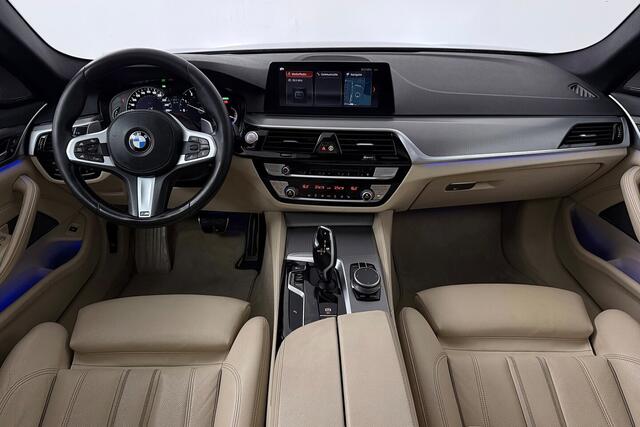 BMW 5-SERIE Touring 540i xDrive High Executive (PANORAMADAK, ADAPTIEVE CRUISE, SFEERVERLICHTING, DEALER ONDERH