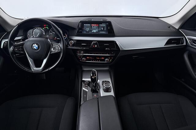BMW 5-SERIE Touring 530i Executive (ELEKTR STOELEN, NAVIGATIE, CRUISE CONTROL, DEALER ONDERHOUDEN)