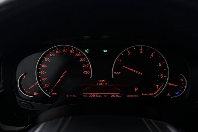 BMW 5-SERIE Touring 530i Executive (ELEKTR STOELEN, NAVIGATIE, CRUISE CONTROL, DEALER ONDERHOUDEN)