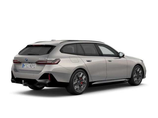 BMW 5-SERIE Touring 550e xDrive M Sport Pro Edition | M Sportpakket Pro | Innovation Pack | Panoramadak