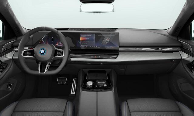BMW 5-SERIE Touring 550e xDrive M Sport Pro Edition | M Sportpakket Pro | Innovation Pack | Panoramadak