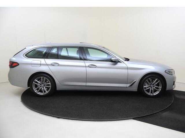 BMW 5-SERIE Touring 530i High Executive | digitale cockpit | panoramadak | leder bekleding | eletrisch verstelbare stoelen | 360 graden camera