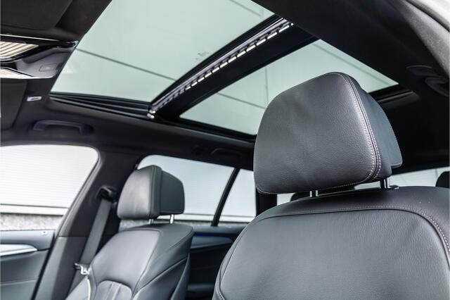 BMW 5-SERIE Touring 530i High Executive M-Sport 20inch / Bernina Grau / Pano / Camera / Laser