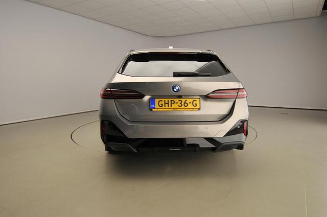 BMW 5-SERIE Touring 530e | M-Sportpakket | LED | Leder | HUD | Active cruise | Panoramadak | Trekhaak | DAB | Harman-Kardon sound | Alu 20 inch