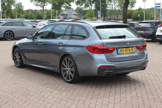 BMW 5-SERIE Touring 540i xDrive High Exe. M Sport / Trekhaak / 360Camera / Head-up / Softclose / Luxe Leder / 20'' / CarPlay / Harman Kardon / Keyless / Dodehoek / DAB / ACC