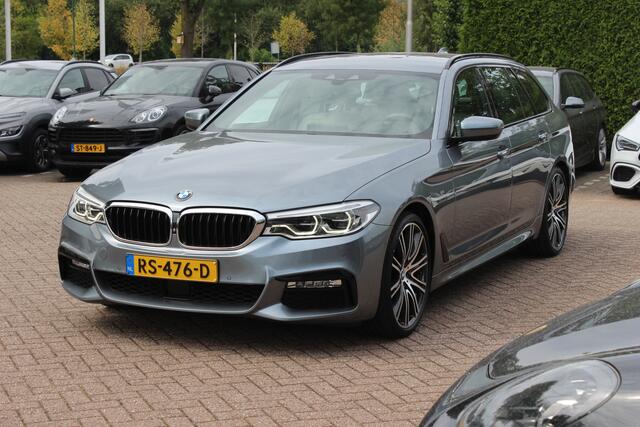 BMW 5-SERIE Touring 540i xDrive High Exe. M Sport / Trekhaak / 360Camera / Head-up / Softclose / Luxe Leder / 20'' / CarPlay / Harman Kardon / Keyless / Dodehoek / DAB / ACC