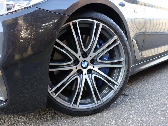 BMW 5-SERIE M550i xDrive High Executive dealer O.H., BTW-auto, pano, HUD