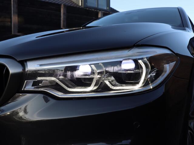 BMW 5-SERIE M550i xDrive High Executive dealer O.H., BTW-auto, pano, HUD